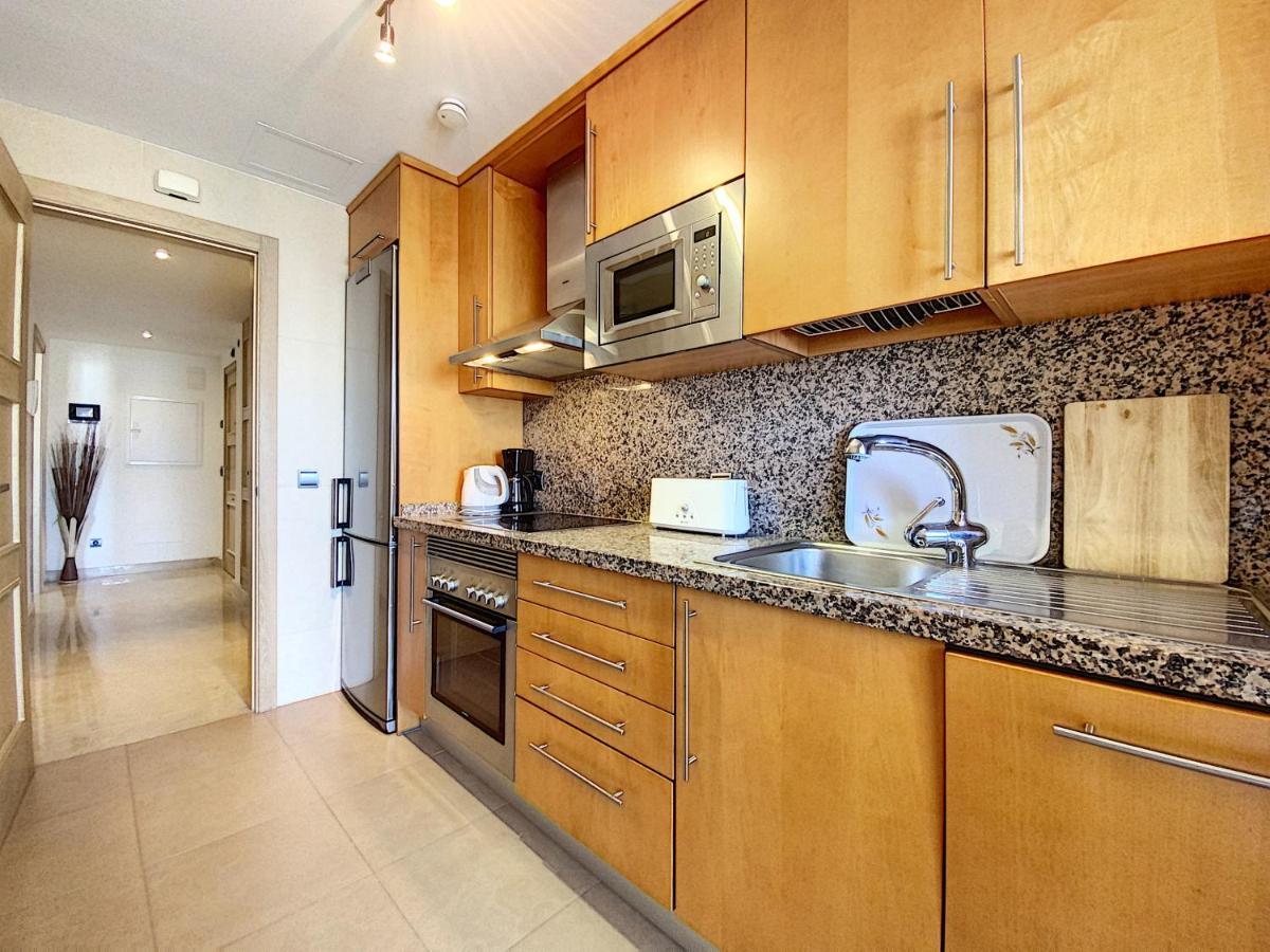 Lovely Apartment With Pool & Sea Views - Marina Del Castillo 2129 Манилва Экстерьер фото