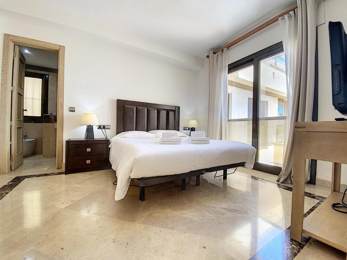 Lovely Apartment With Pool & Sea Views - Marina Del Castillo 2129 Манилва Экстерьер фото