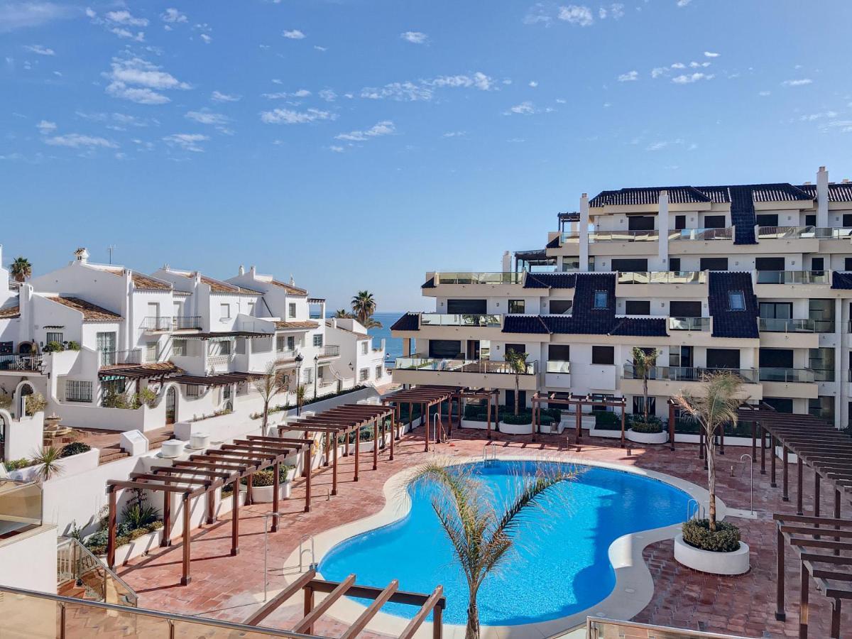 Lovely Apartment With Pool & Sea Views - Marina Del Castillo 2129 Манилва Экстерьер фото
